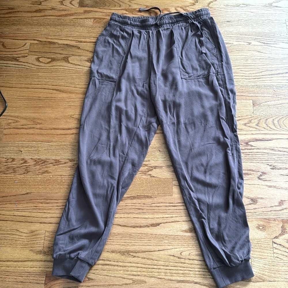 Splendid taupe, jogger size medium